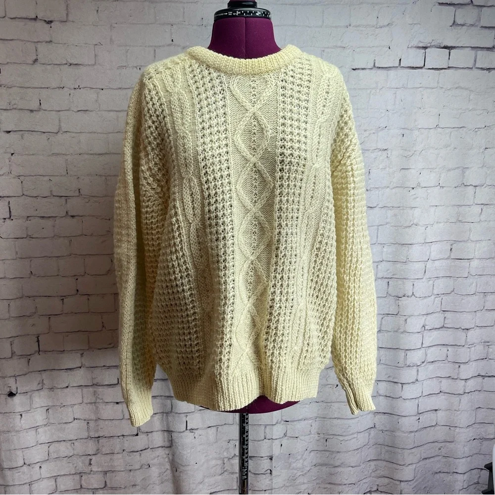 Gaeltarra handloomed cableknit sweater cream
